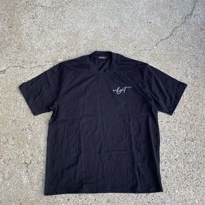 WHYAT TEE SIGNATURE LOGO